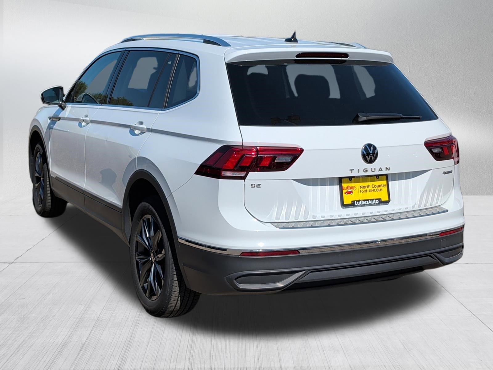 Used 2022 Volkswagen Tiguan SE AWD/4WD image 3