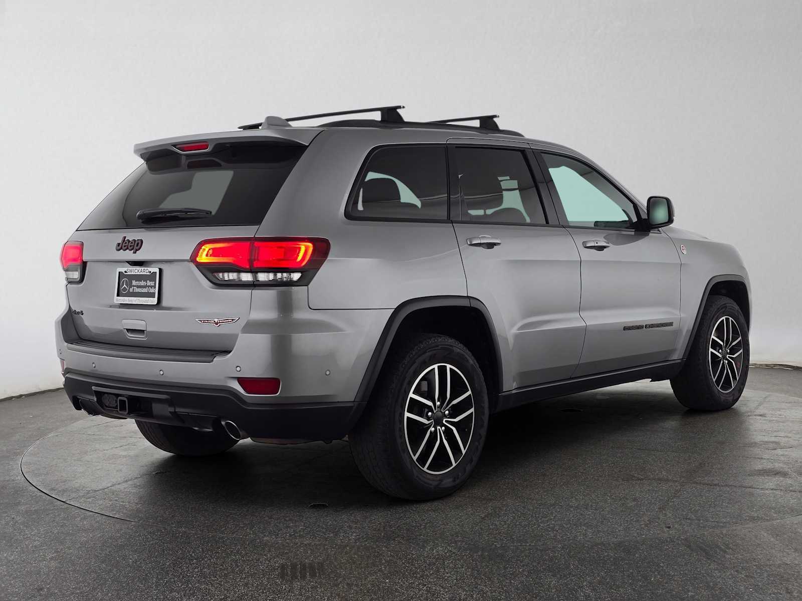Used 2020 Jeep Grand Cherokee Trailhawk w/ Premium Lighting Group AWD/4WD image 3