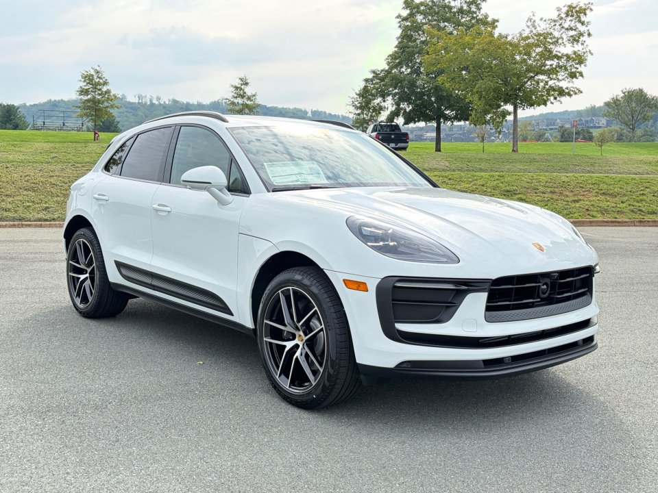 New 2026 Porsche Macan AWD/4WD image 9