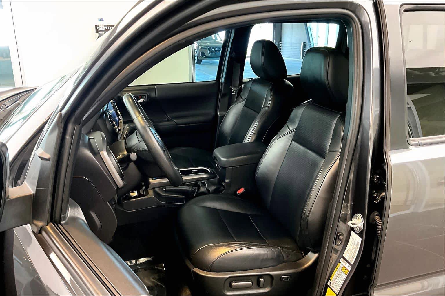 Used 2023 Toyota Tacoma TRD Off-Road w/ TRD Premium Off Road Package AWD/4WD image 8