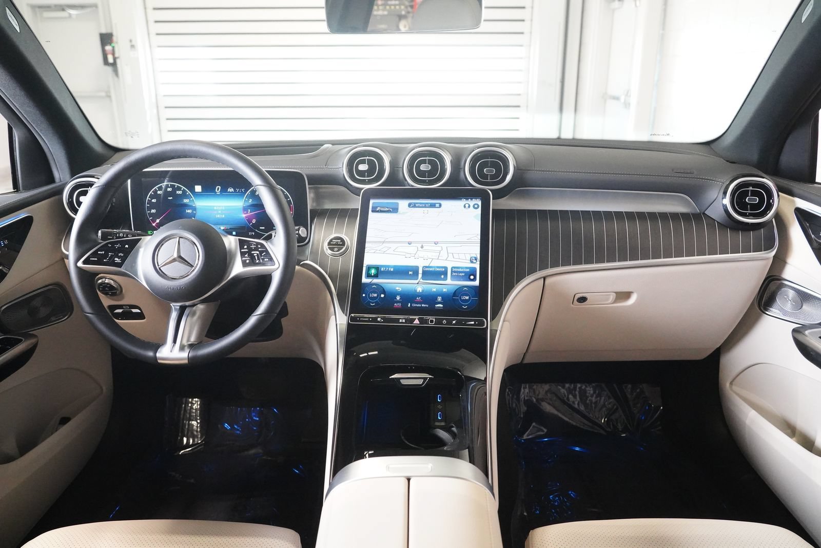 Used 2024 Mercedes-Benz GLC 300 4MATIC image 14