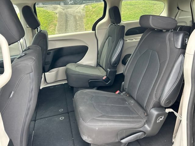 Used 2023 Chrysler Voyager LX FWD image 6