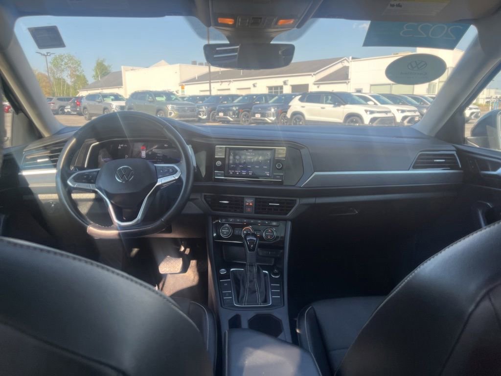 Used 2023 Volkswagen Jetta SE FWD image 19