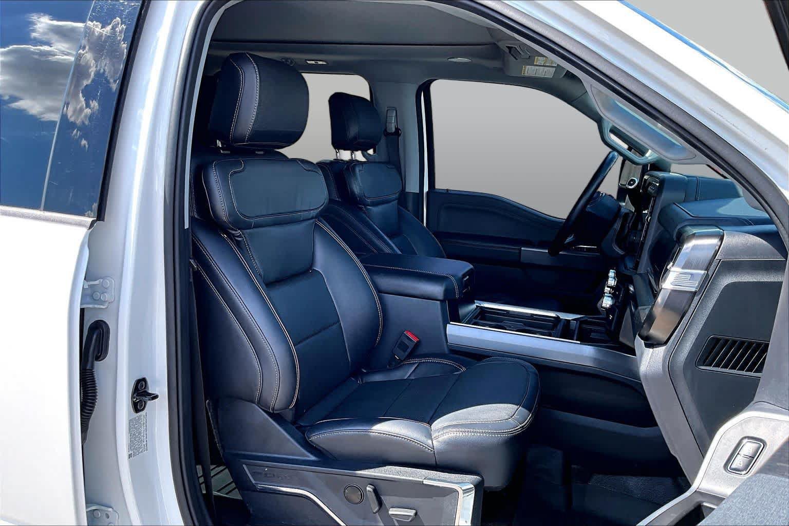 Used 2023 Ford F350 Lariat w/ Lariat Ultimate Package AWD/4WD image 9