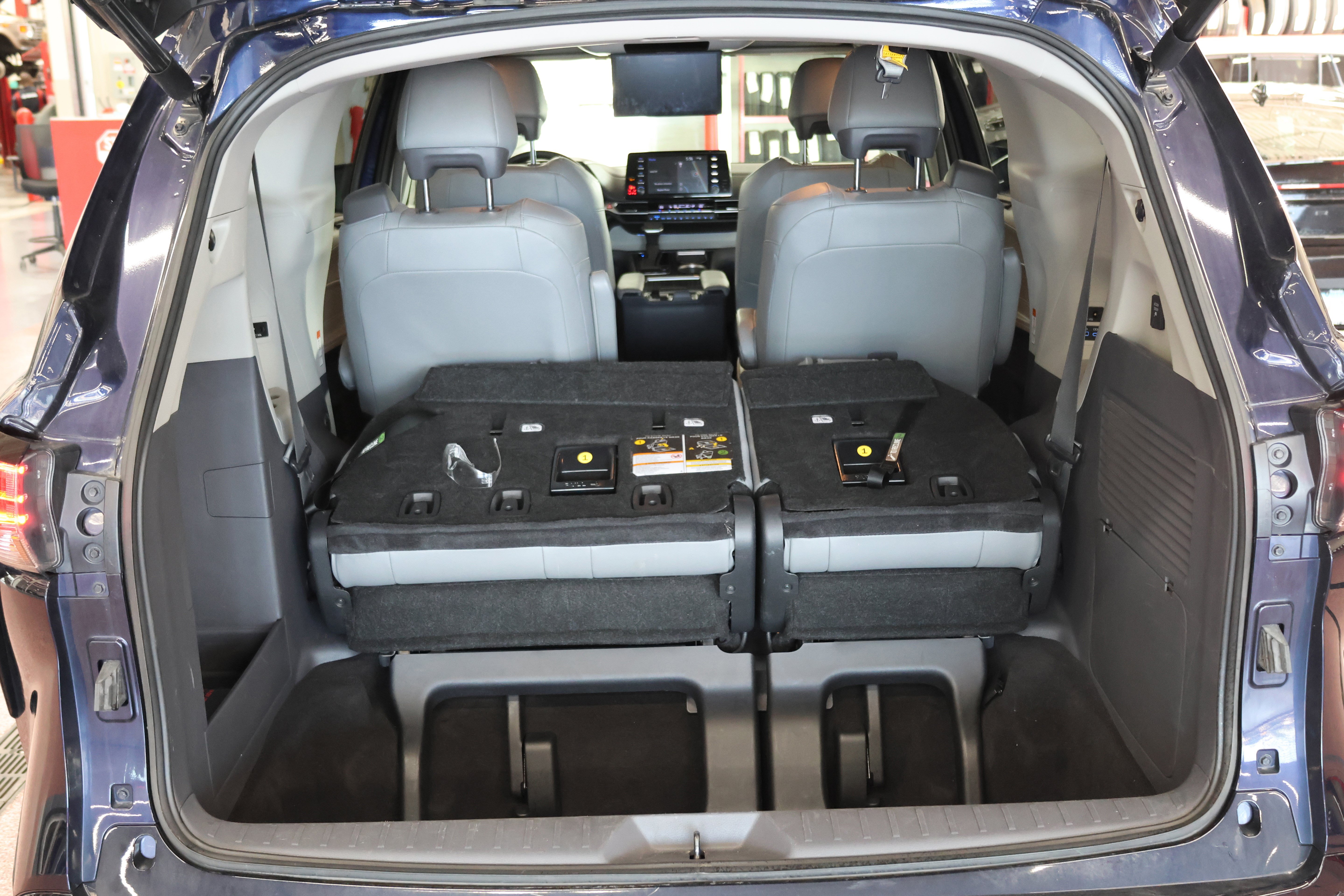 Certified 2023 Toyota Sienna Limited AWD/4WD image 7