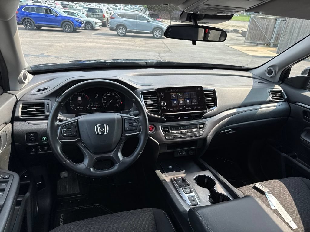 Used 2025 Honda Ridgeline Sport image 33