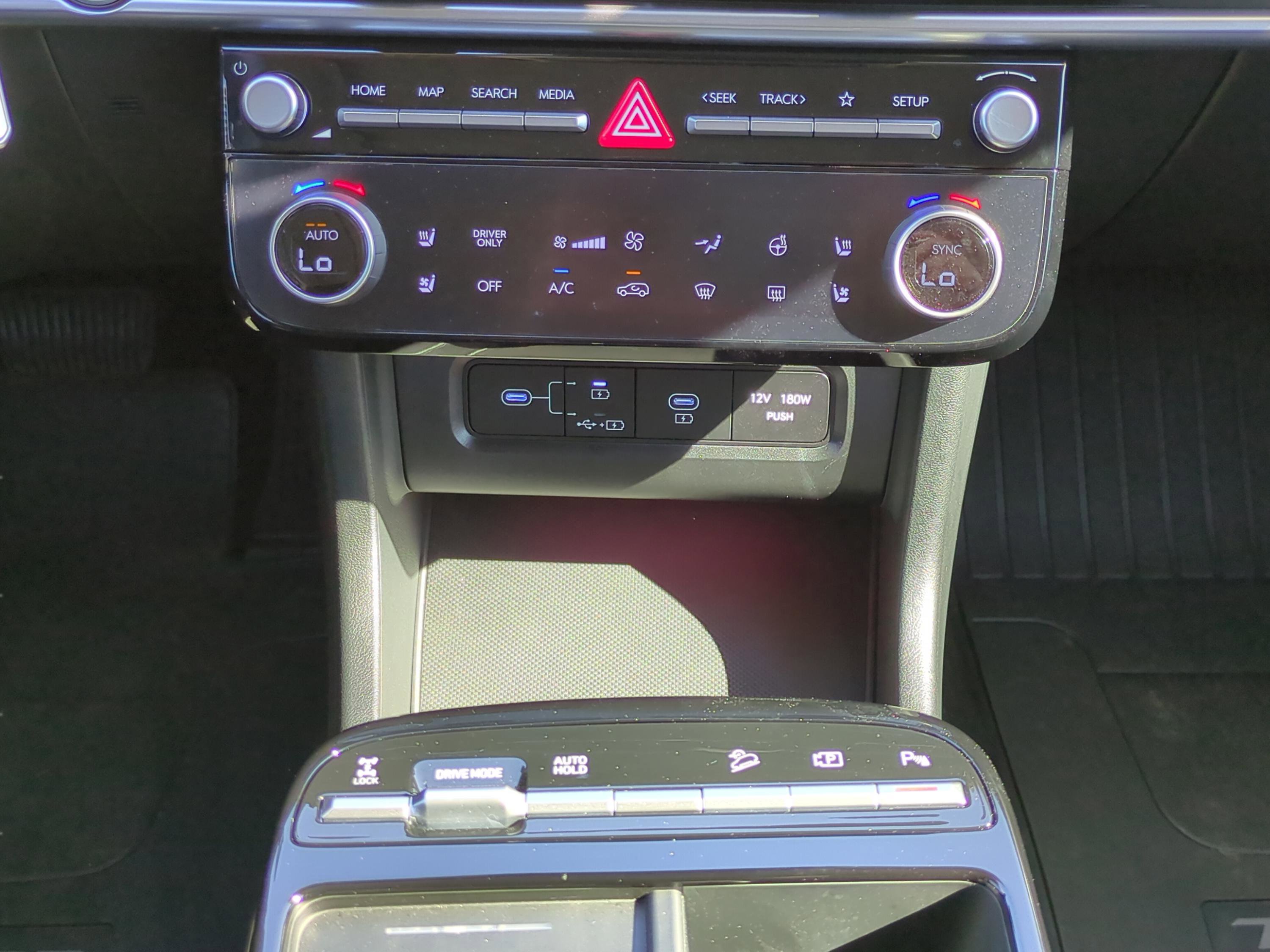 Certified 2025 Hyundai Tucson Limited AWD/4WD image 18