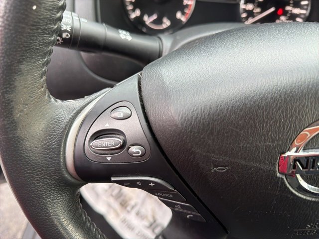 Used 2017 Nissan Pathfinder SV image 16