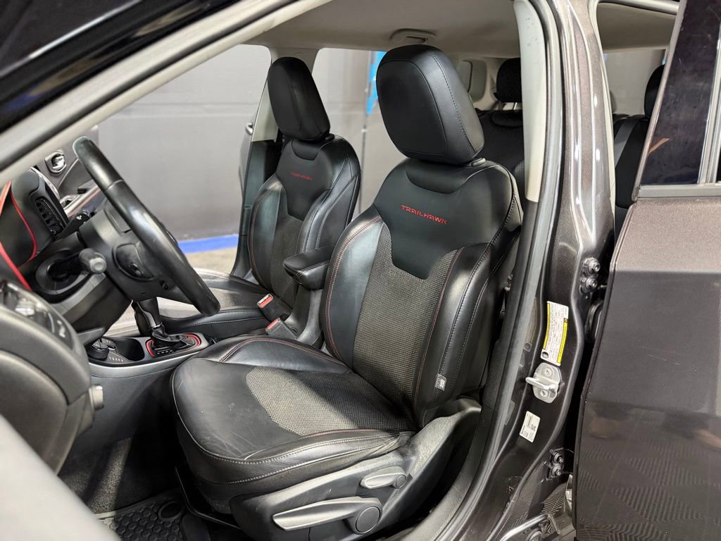 Used 2019 Jeep Compass Trailhawk image 19