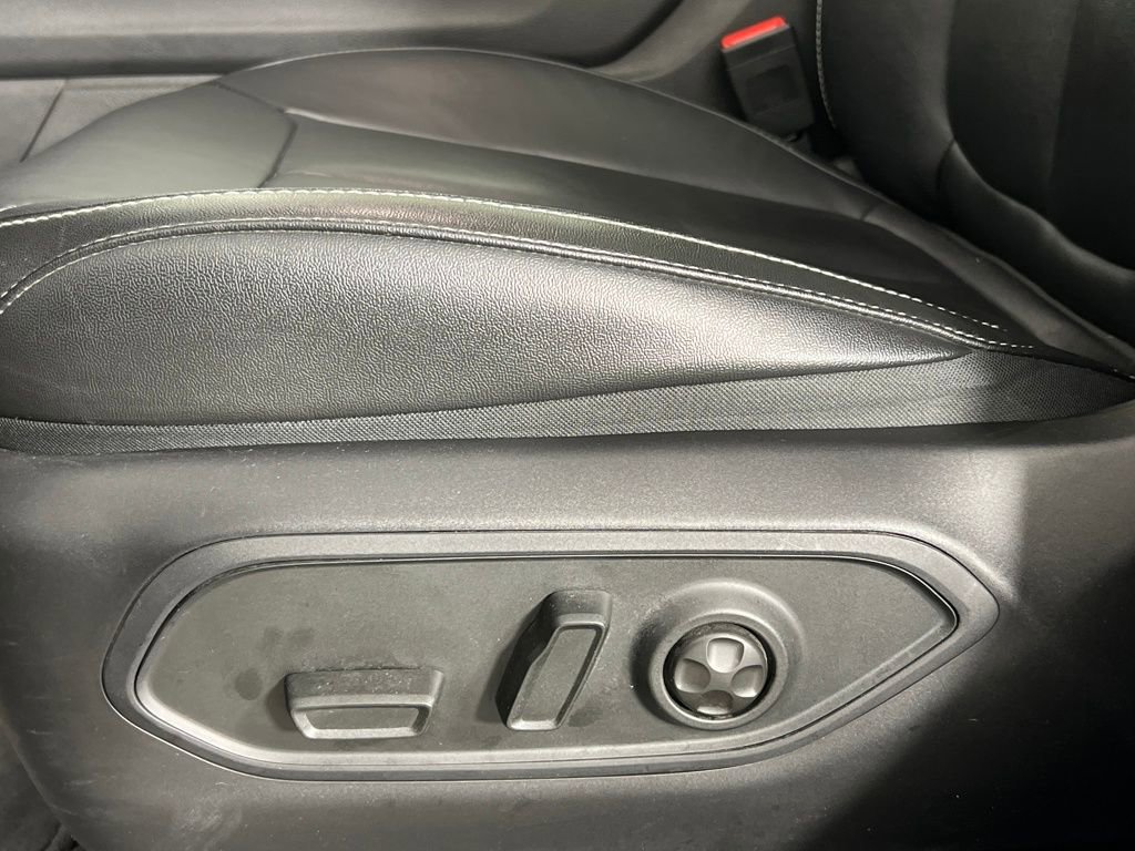 Used 2023 Jeep Grand Cherokee L Limited w/ Black Appearance Package image 28