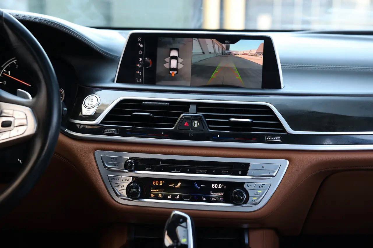 Used 2016 BMW 750i xDrive AWD/4WD image 39