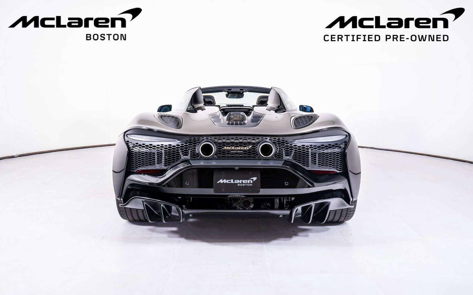 Used 2025 McLaren Artura Spider image 6
