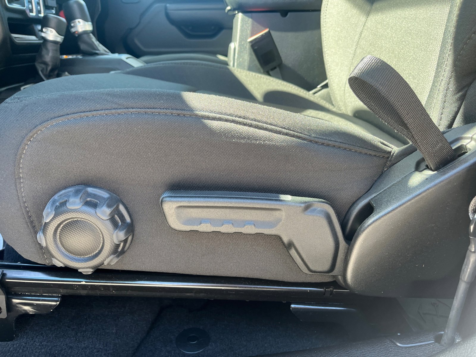 Used 2023 Jeep Wrangler Sport S image 13