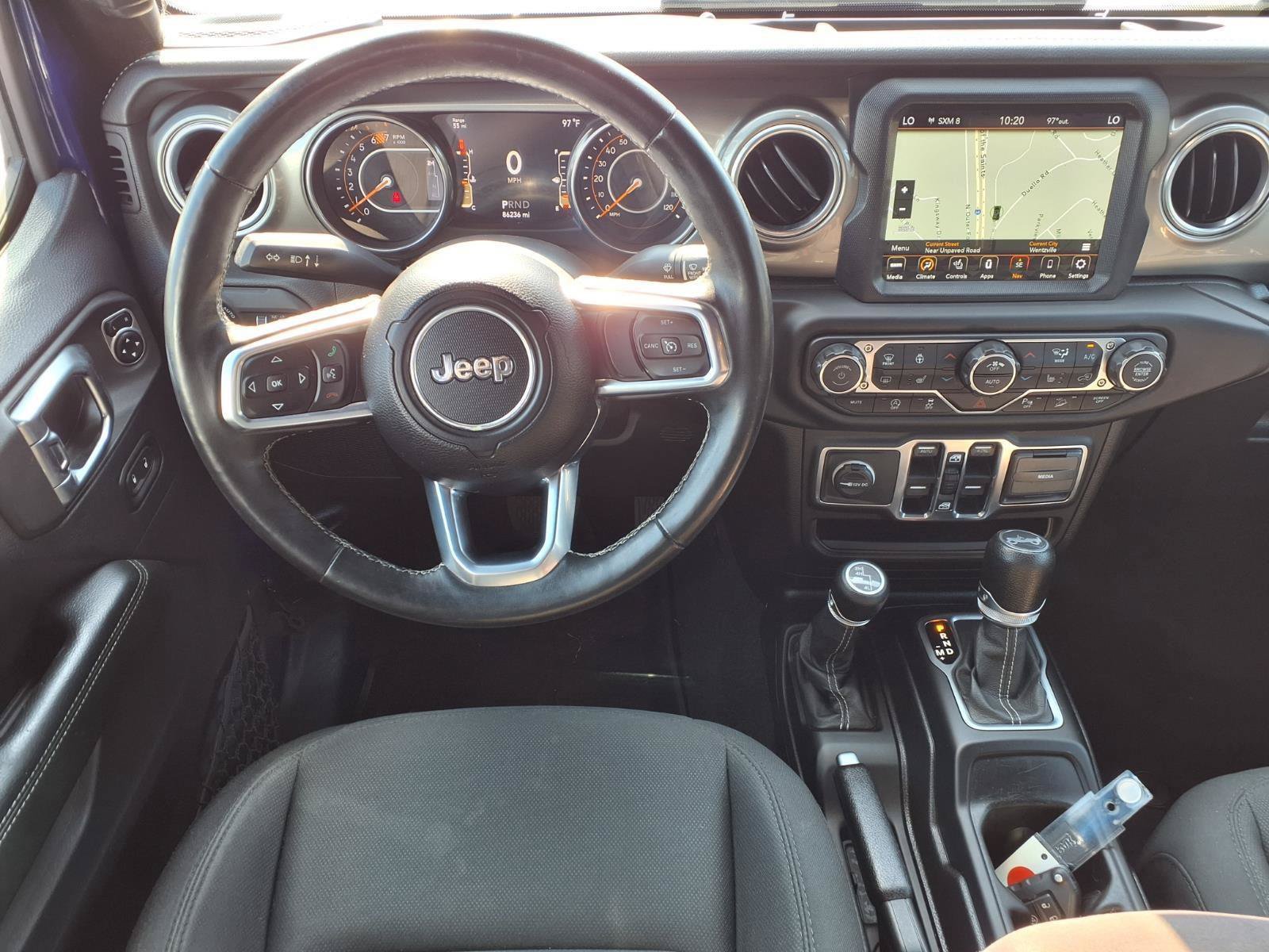 Used 2018 Jeep Wrangler Unlimited Sahara AWD/4WD image 5