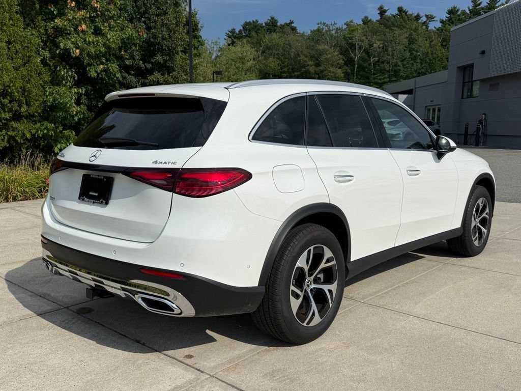 Used 2025 Mercedes-Benz GLC 350e 4MATIC image 12