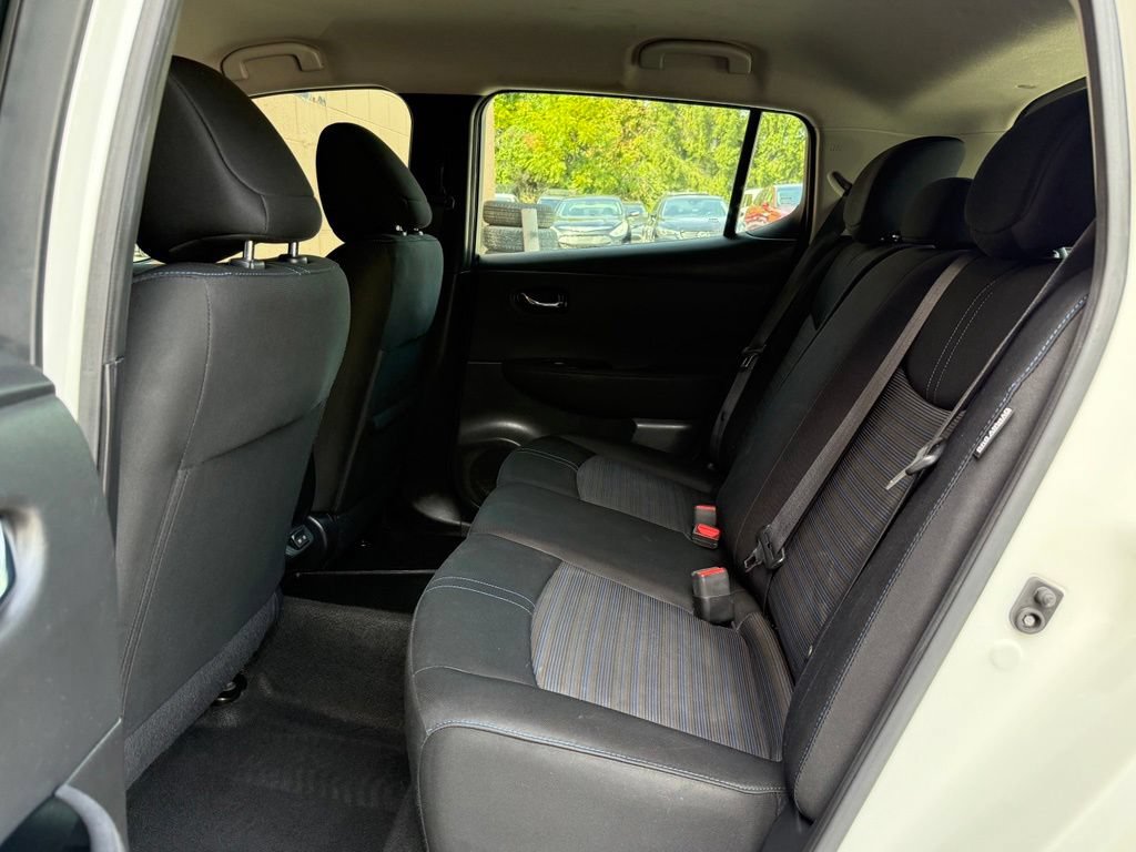 Used 2021 Nissan Leaf SV w/ SV Technology Package FWD image 14