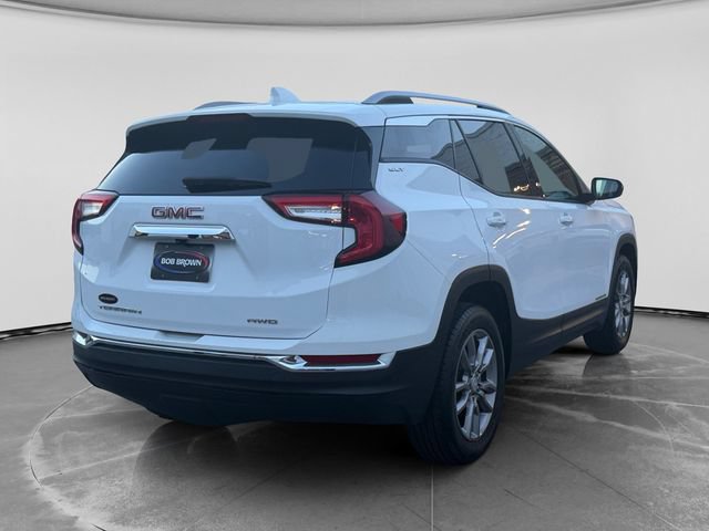 Used 2024 GMC Terrain SLT AWD/4WD image 3