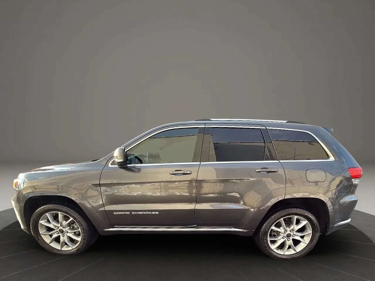 Used 2015 Jeep Grand Cherokee Summit w/ Platinum Series Group AWD/4WD image 9