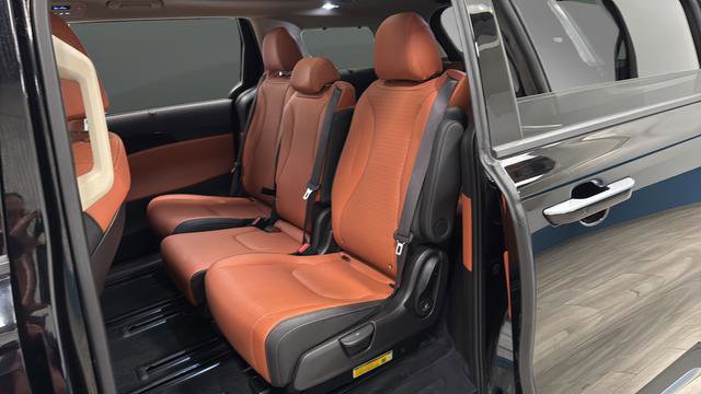 Used 2024 Kia Carnival SX Prestige image 24