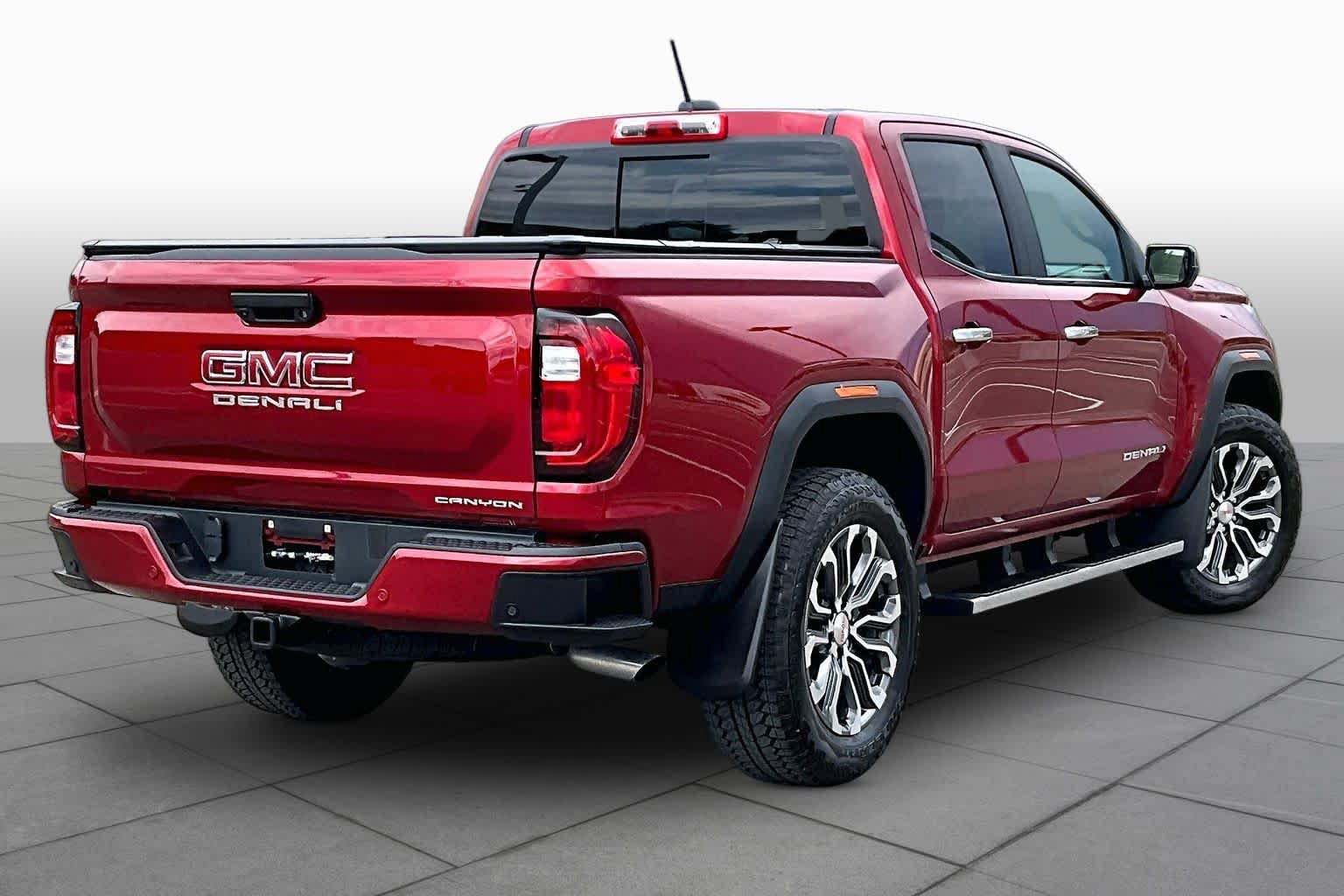 Used 2025 GMC Canyon Denali AWD/4WD image 13
