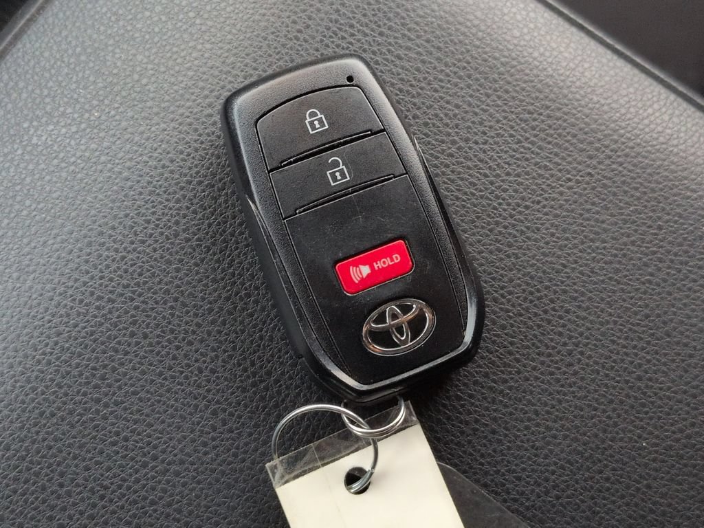 Used 2025 Toyota Tacoma SR5 AWD/4WD image 30
