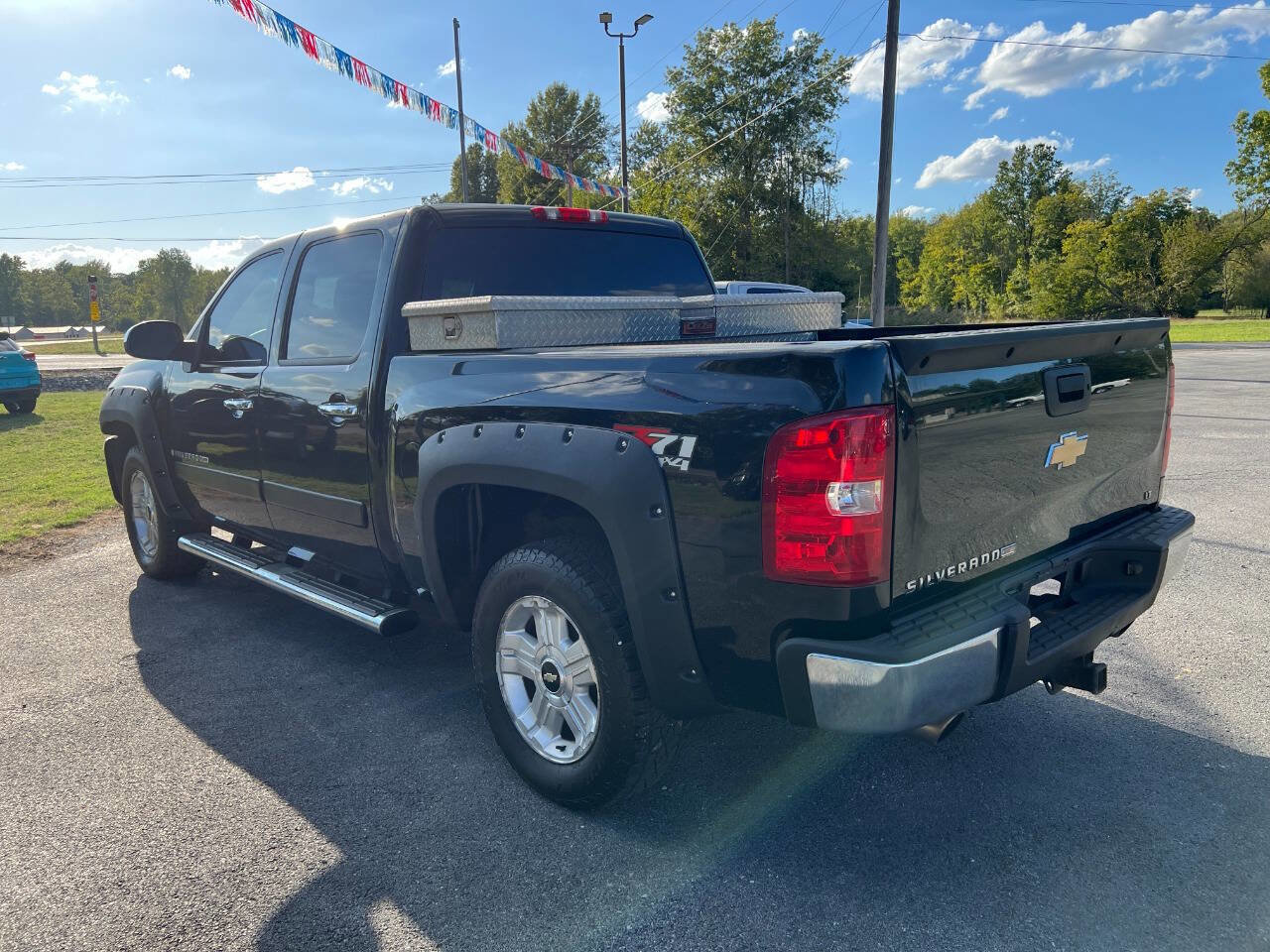 Used 2007 Chevrolet Silverado 1500 LT w/ 1LT Convenience Package image 3