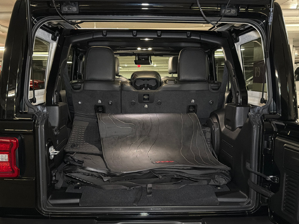 Used 2022 Jeep Wrangler Unlimited Sahara AWD/4WD image 6
