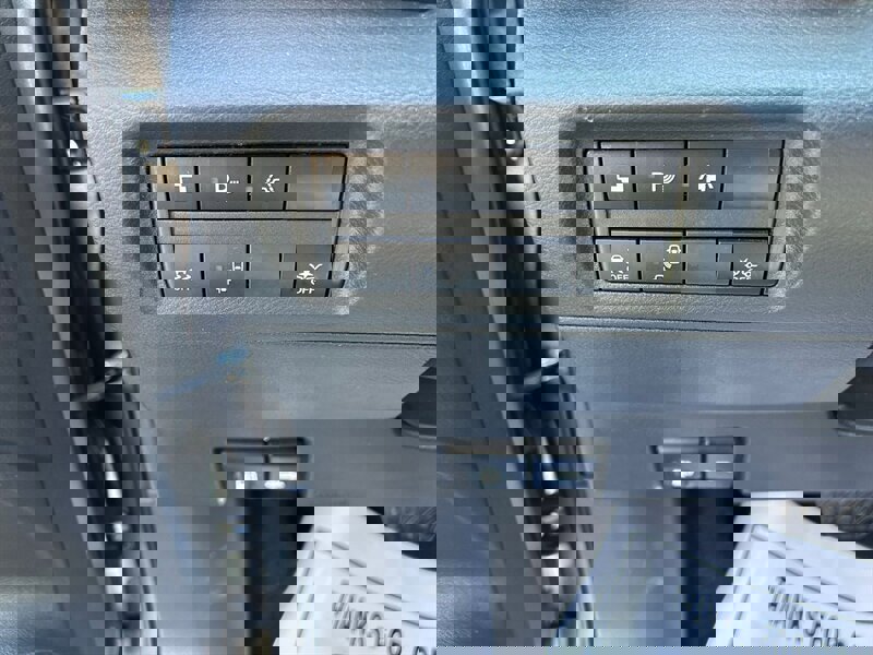 Used 2020 Nissan Kicks S image 20