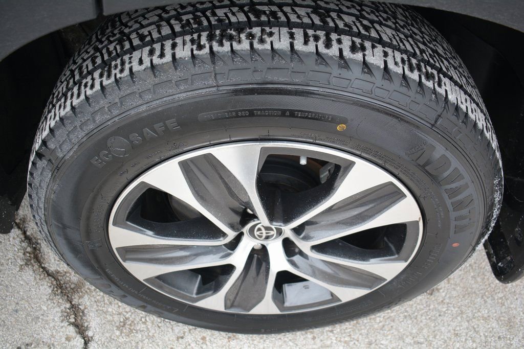 Used 2023 Toyota Highlander XLE image 28