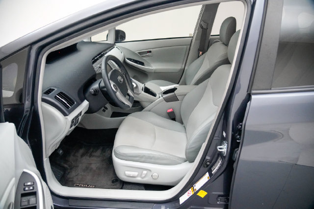 Used 2013 Toyota Prius Four w/ Deluxe Solar Roof Pkg FWD image 26