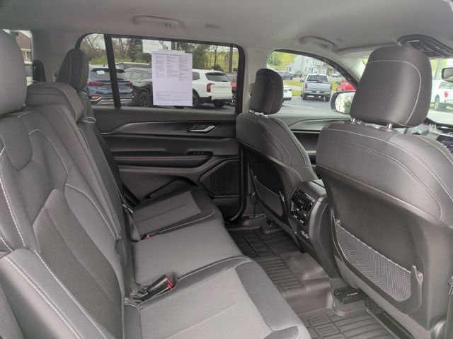 Used 2024 Jeep Grand Cherokee L Laredo AWD/4WD image 10