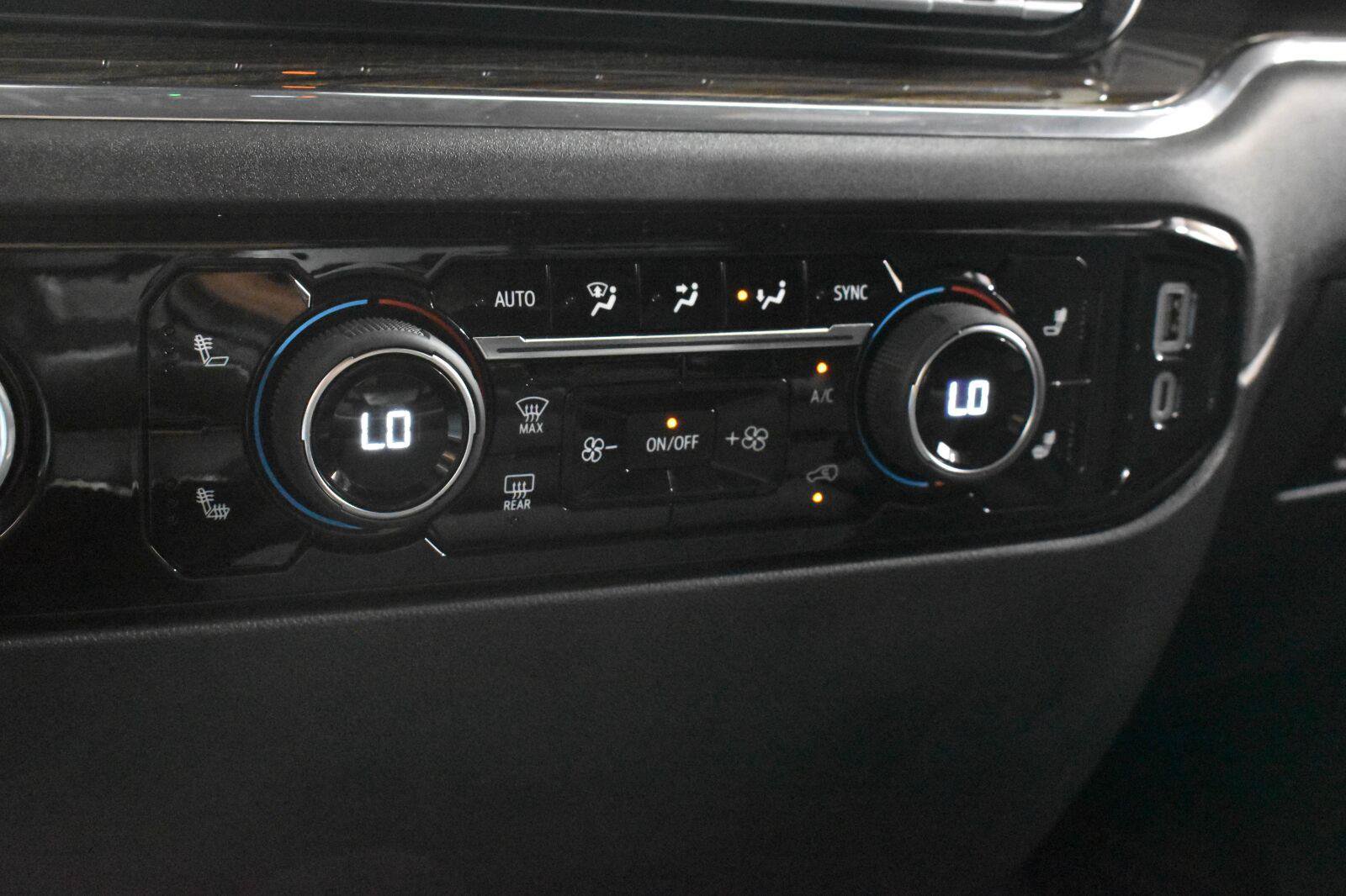 Used 2024 Chevrolet Silverado 1500 LT AWD/4WD image 16