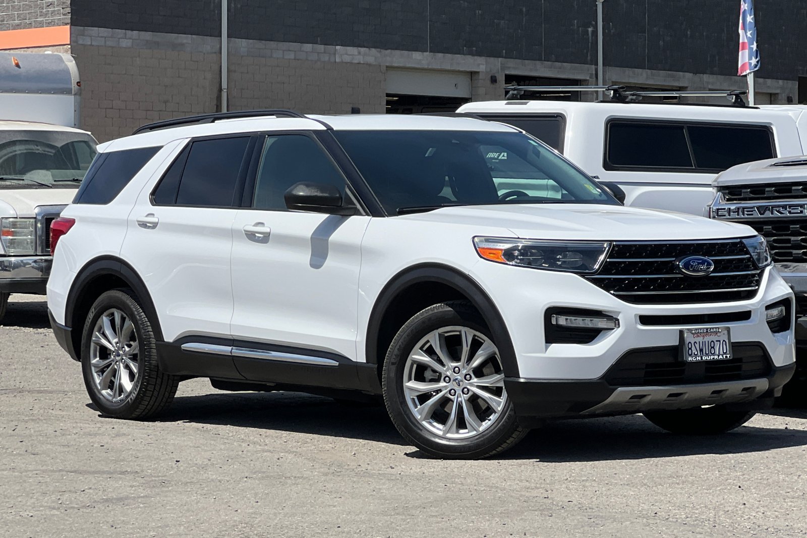 Used 2020 Ford Explorer XLT w/ Equipment Group 202A AWD/4WD image 2