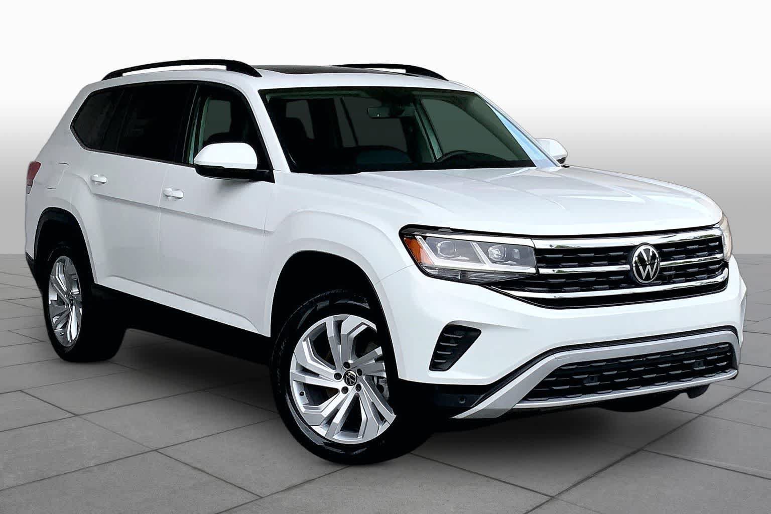 Used 2023 Volkswagen Atlas SE w/ Panoramic Sunroof Package FWD image 3