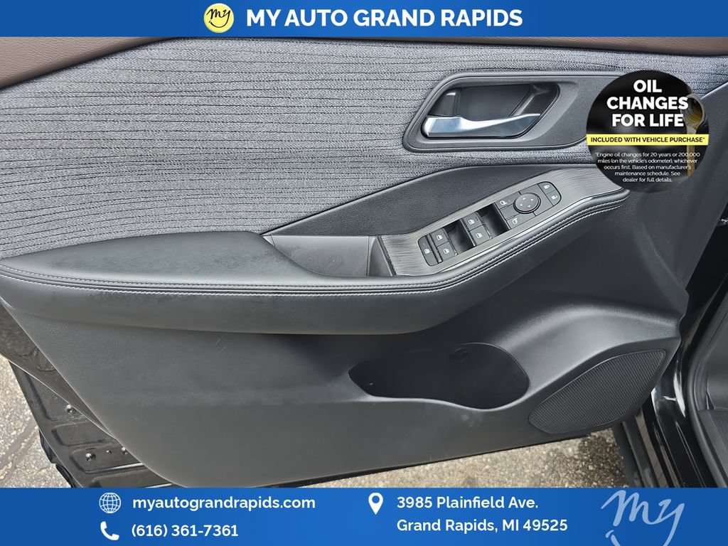 Used 2023 Nissan Rogue SV AWD/4WD image 10