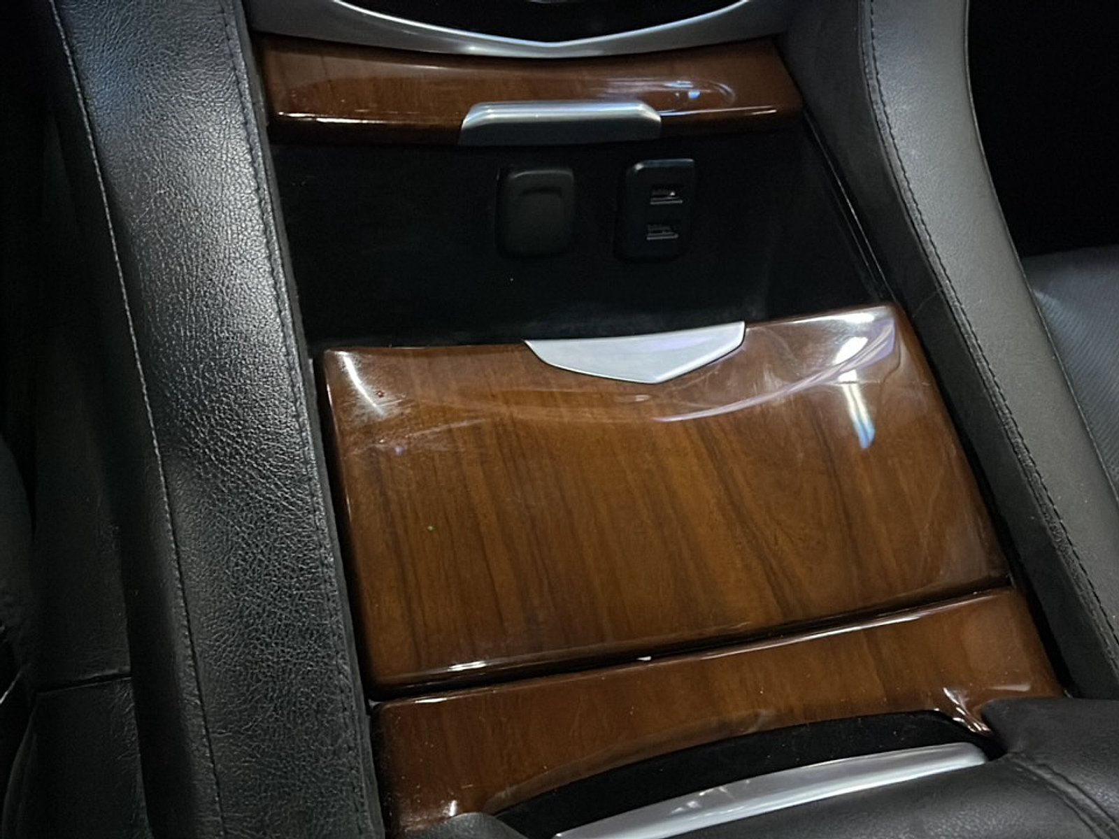Used 2020 Cadillac Escalade Luxury w/ Escalade Sport Edition AWD/4WD image 11