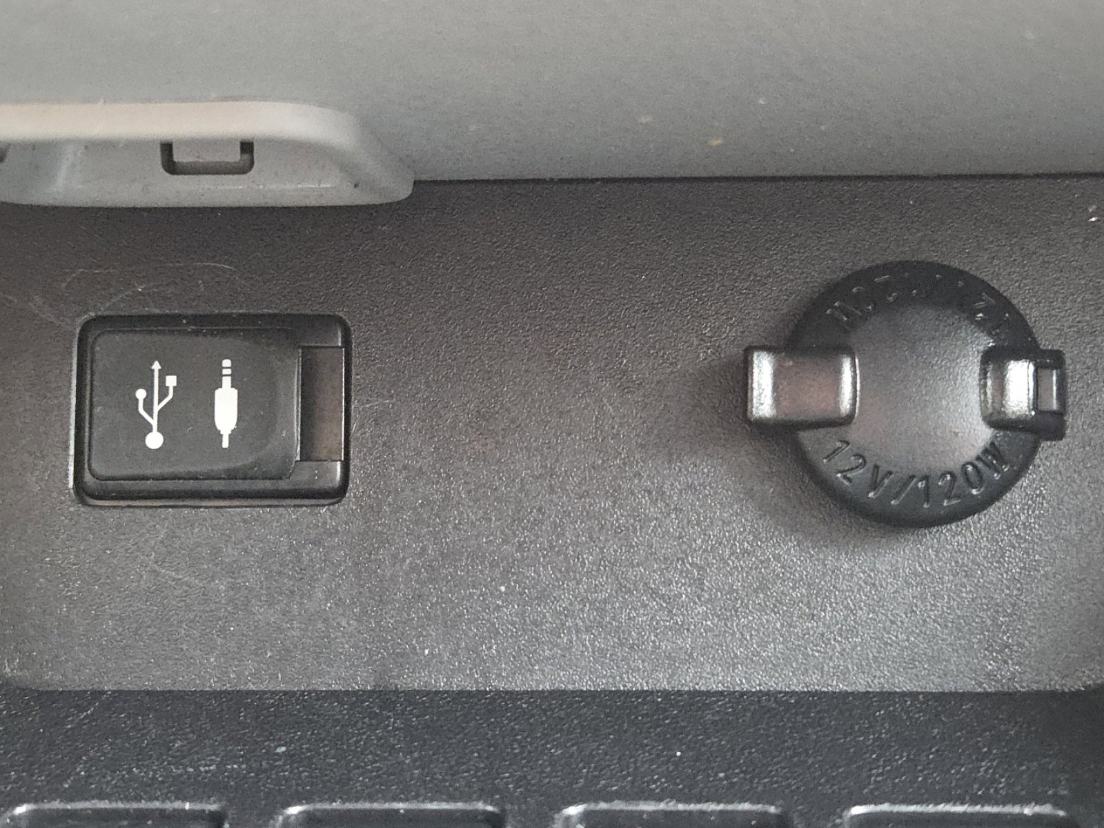 Used 2015 Toyota Highlander Plus image 29