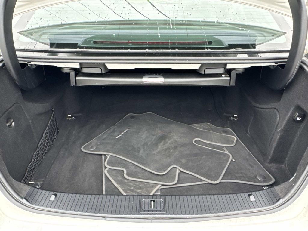 Used 2016 Mercedes-Benz E 400 Sedan image 9