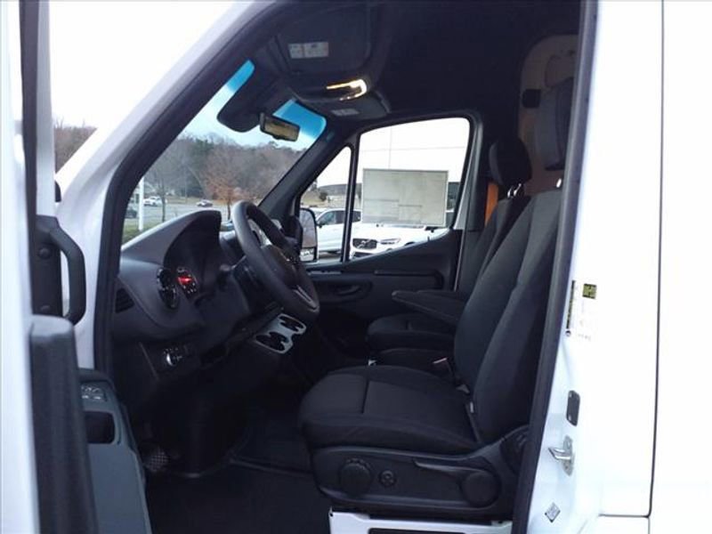Used 2024 Mercedes-Benz Sprinter 2500 image 5