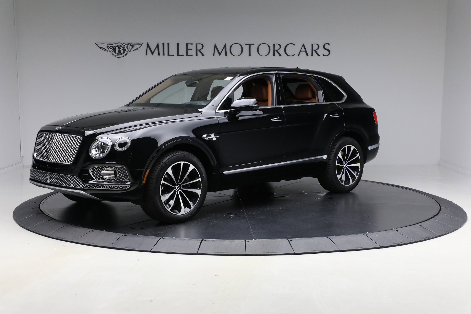 Certified 2018 Bentley Bentayga Onyx Edition image 2