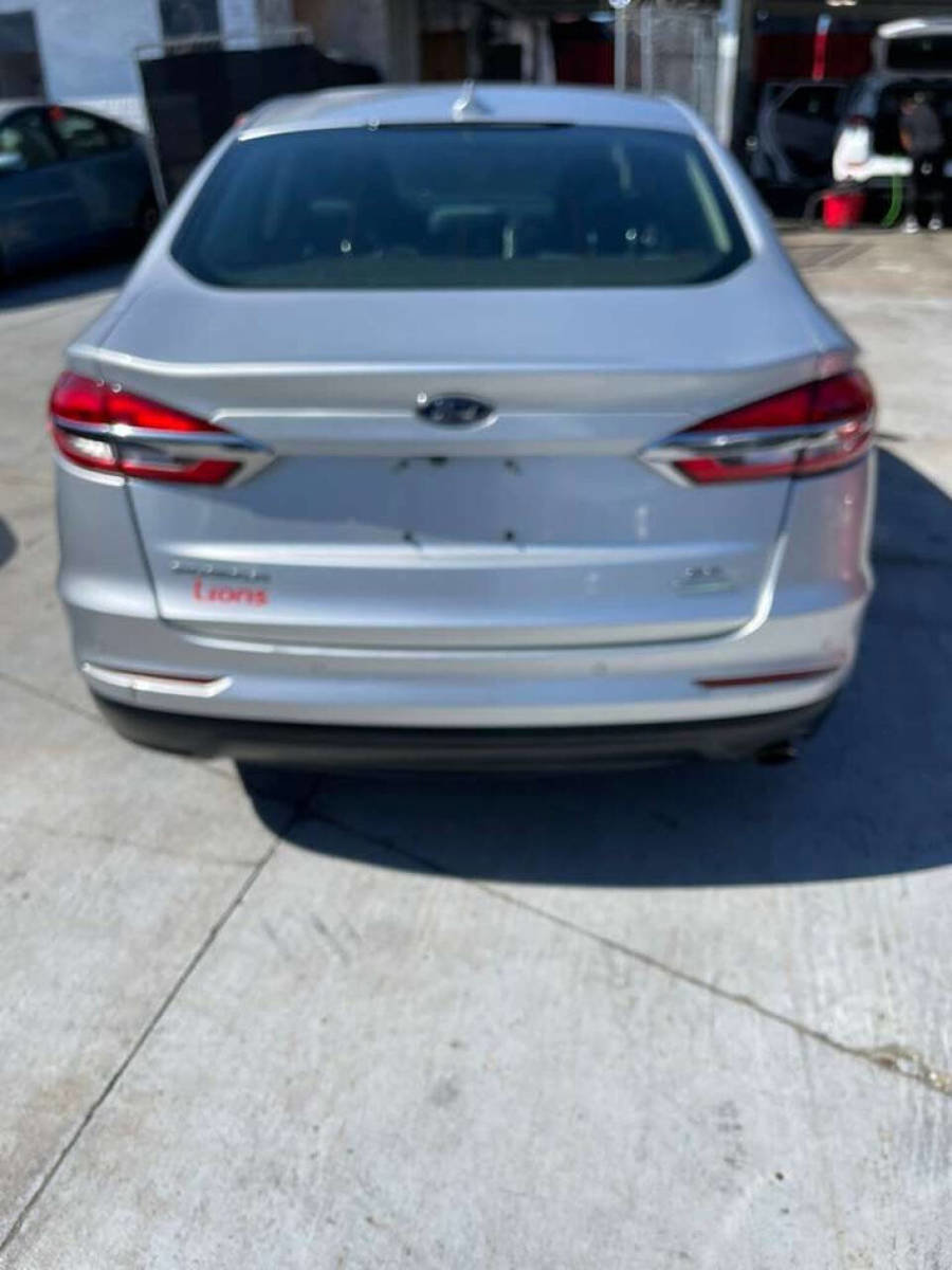 Used 2019 Ford Fusion SE image 4