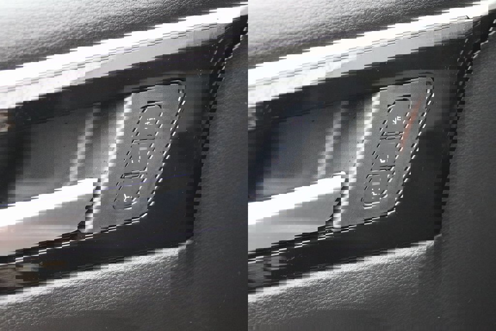 Used 2025 Mitsubishi Outlander SEL image 15