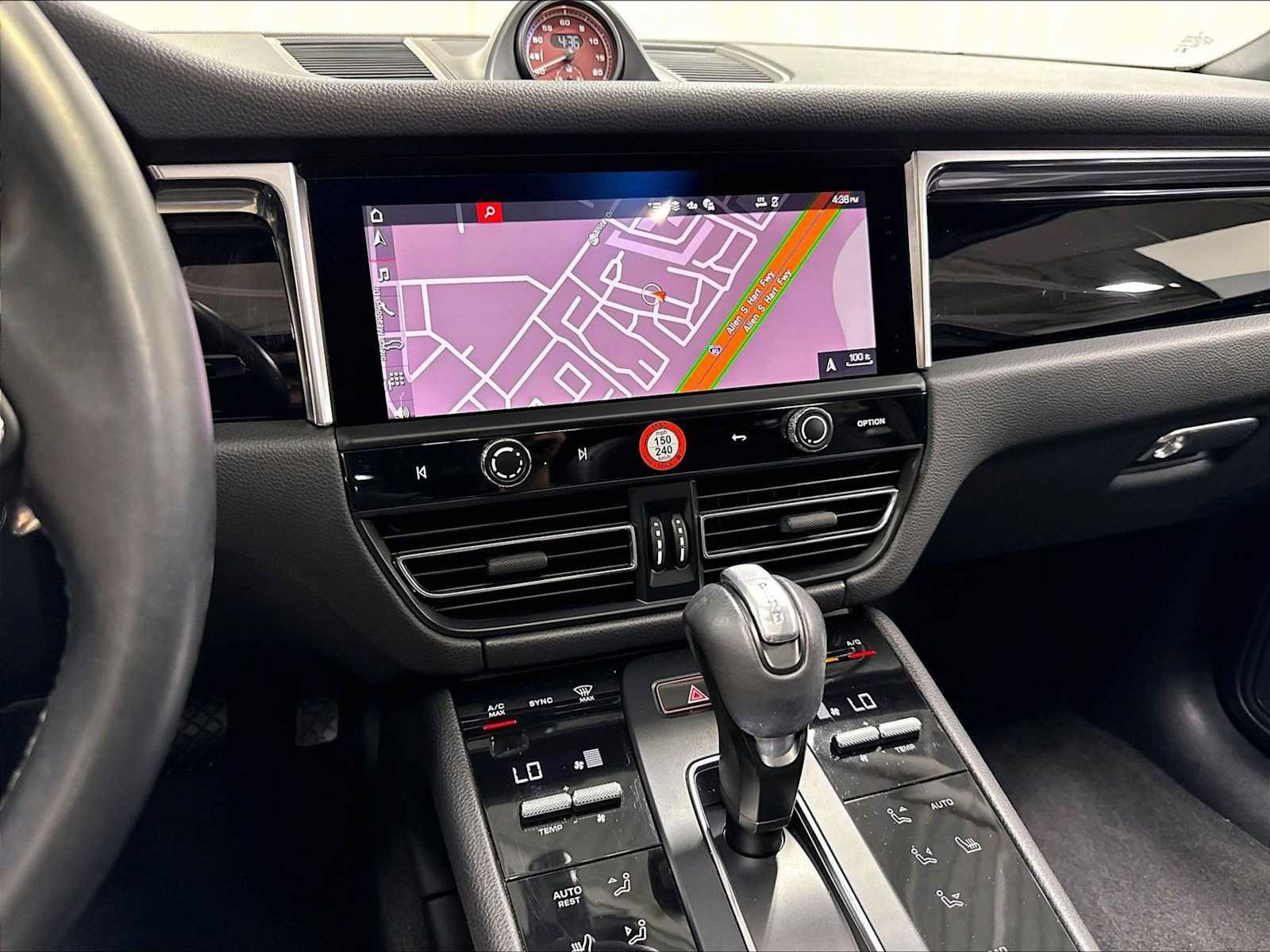 Used 2023 Porsche Macan AWD/4WD image 18