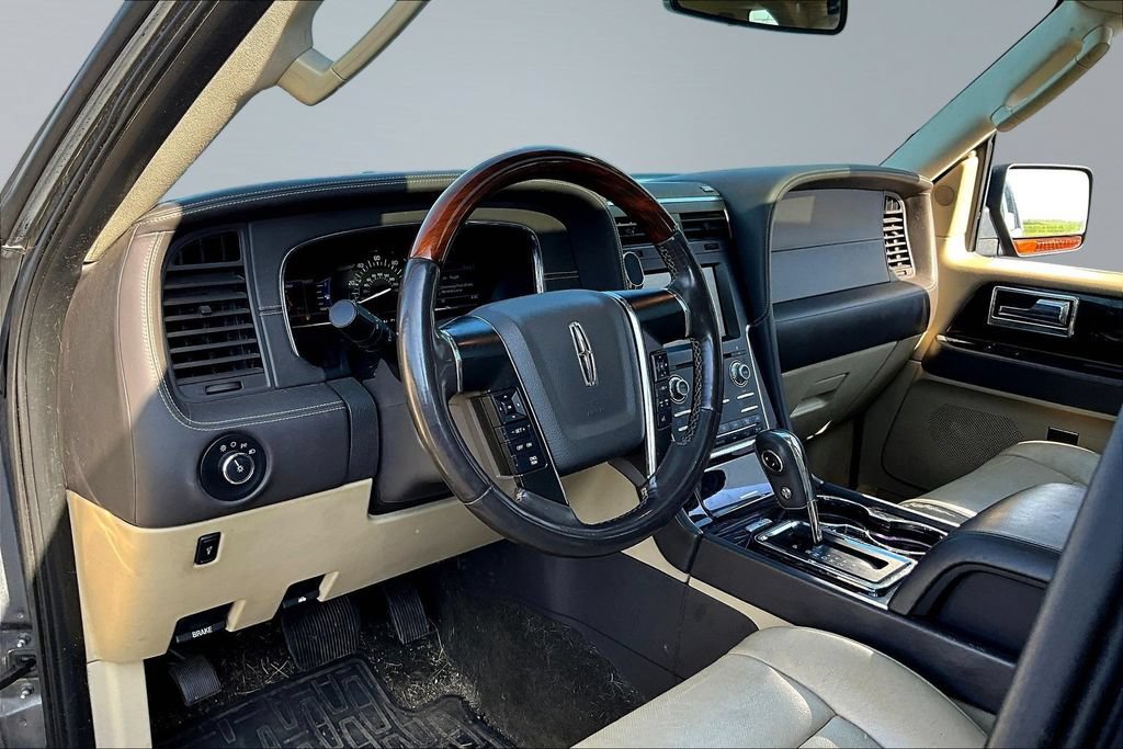 Used 2015 Lincoln Navigator 4WD w/ Equipment Group 101A Reserve image 15