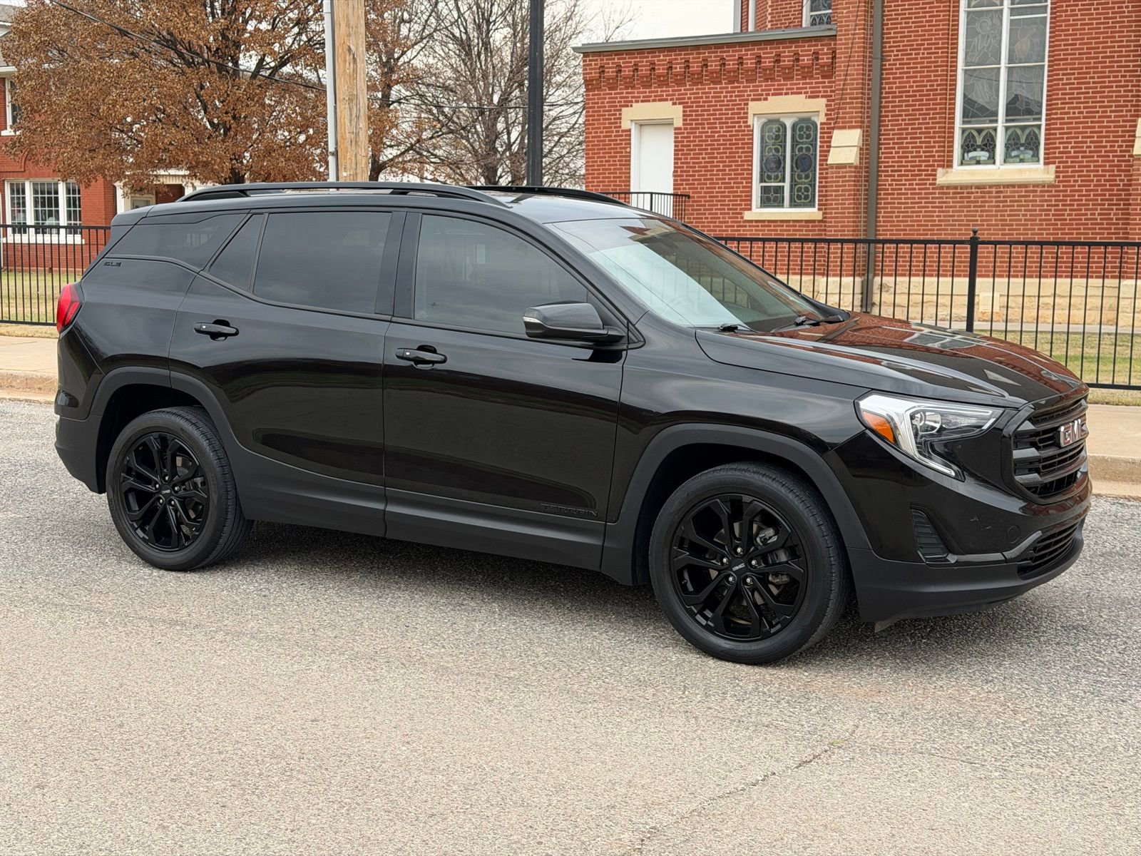 Used 2020 GMC Terrain SLE w/ Driver Convenience Package image 2