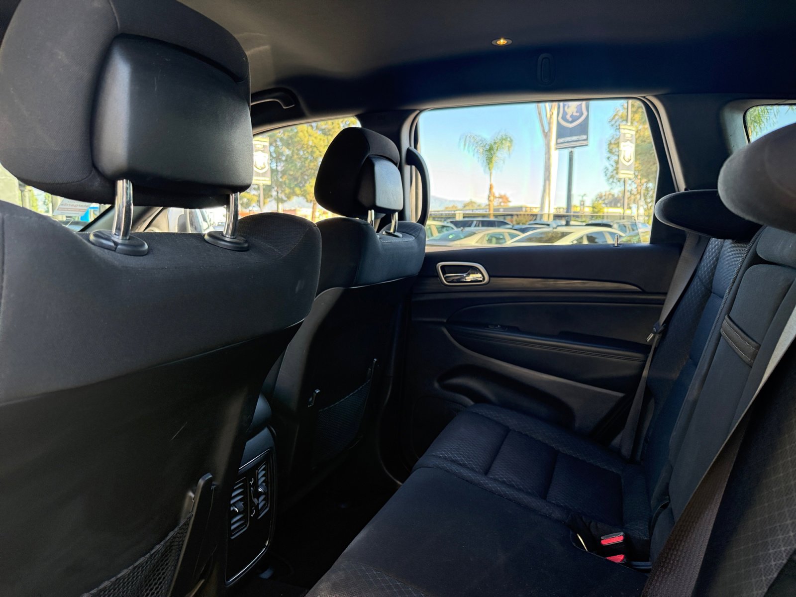 Used 2021 Jeep Grand Cherokee Laredo image 16