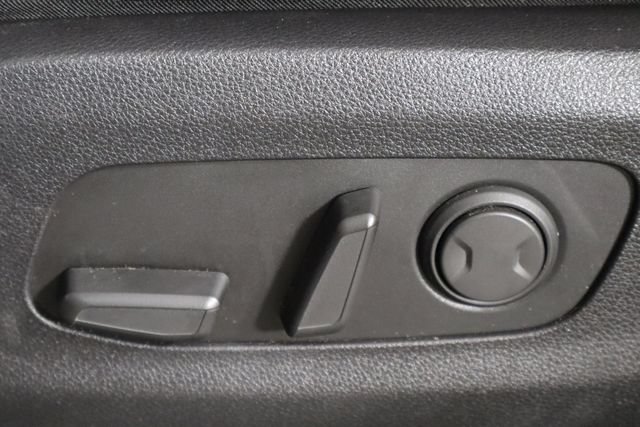 Used 2023 Kia Carnival LX FWD image 24