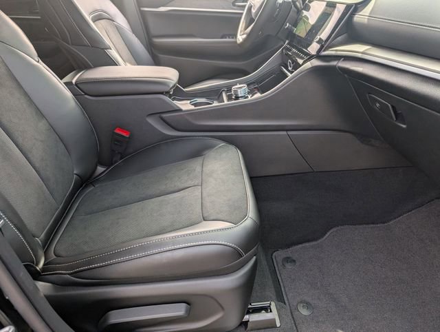 New 2026 Jeep Grand Cherokee Altitude AWD/4WD image 30