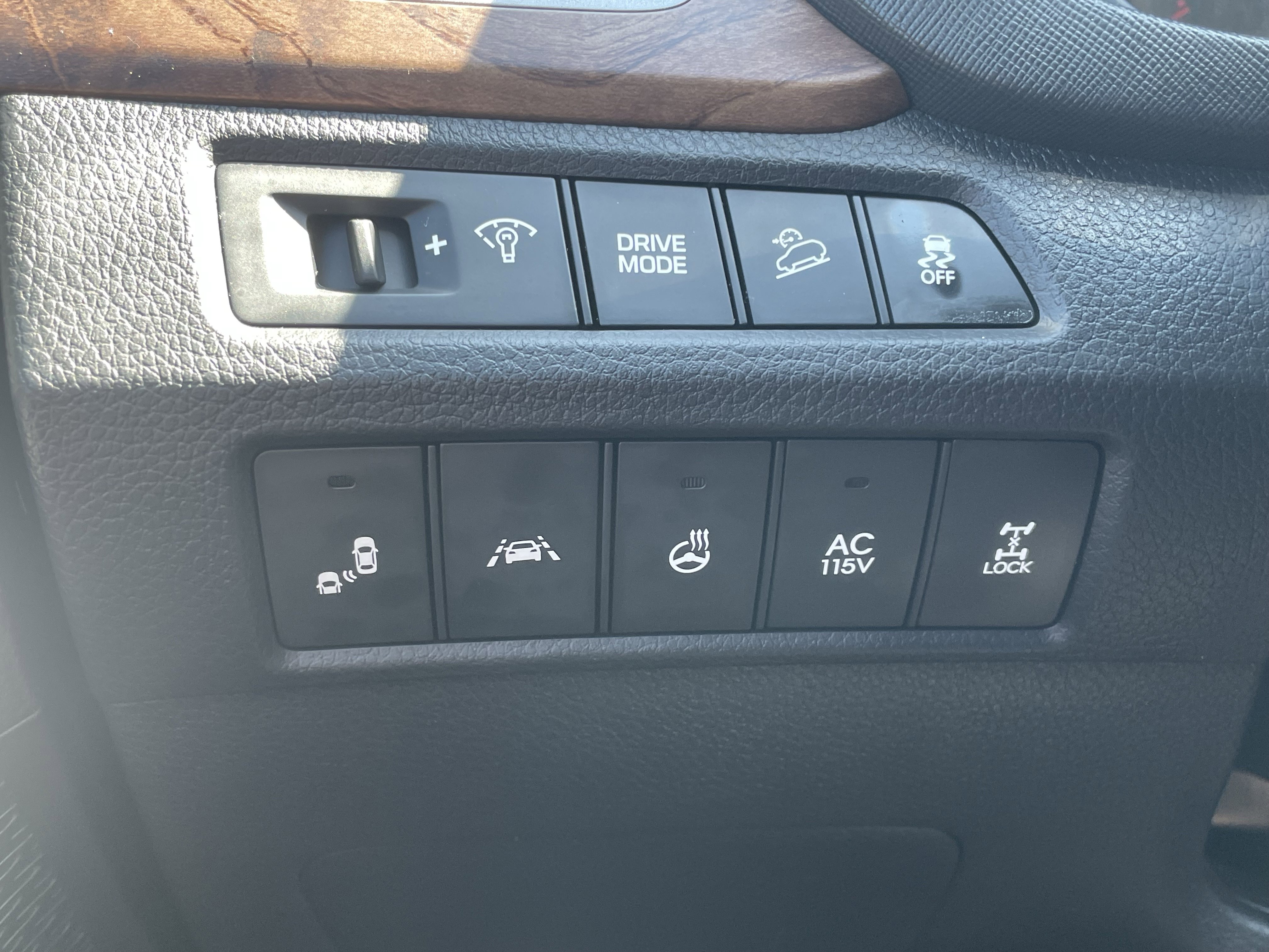 Used 2017 Hyundai Santa Fe Limited AWD/4WD image 14
