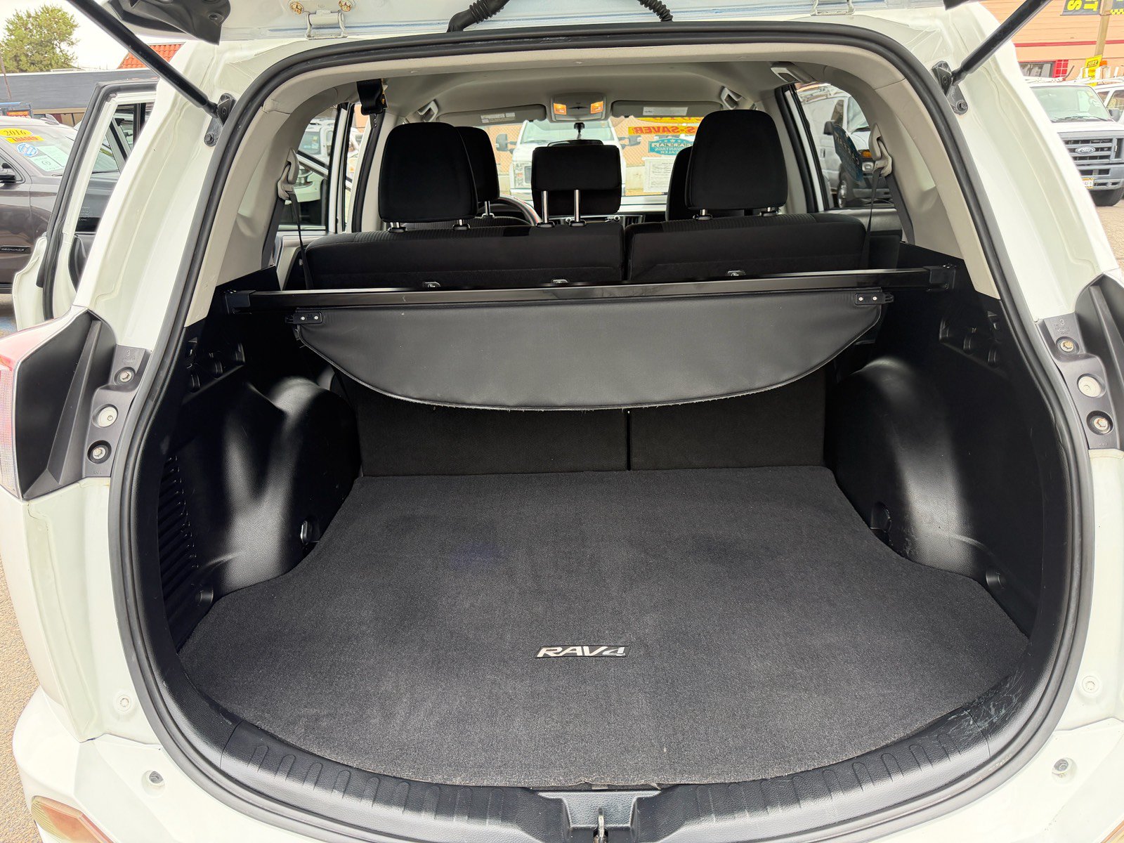 Used 2016 Toyota RAV4 LE AWD/4WD image 10